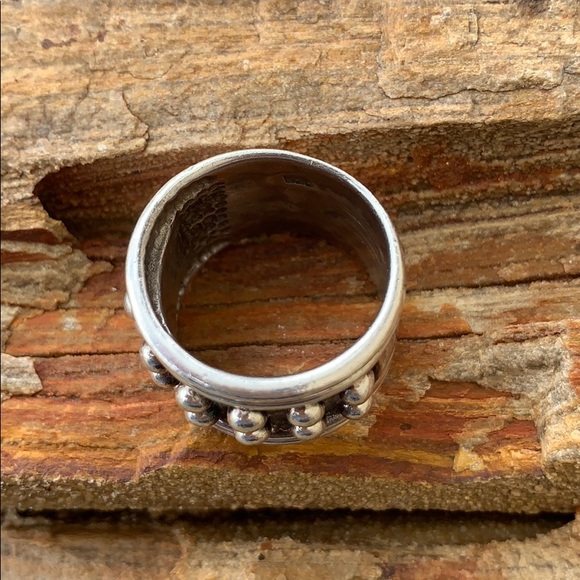 Ring - Picture 2 of 5